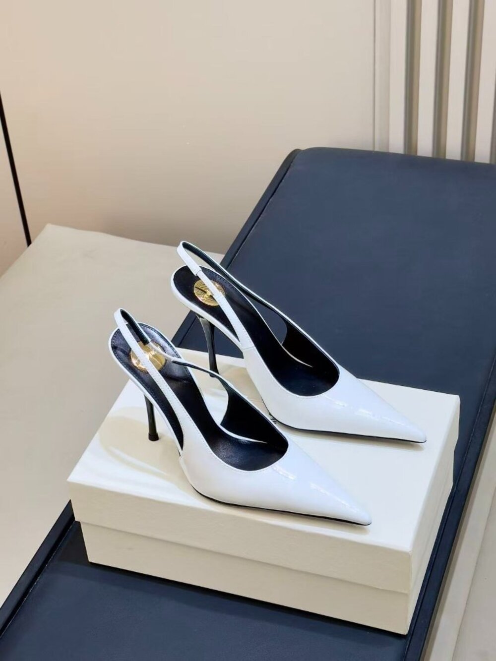 Classic Saint Laurent shoes: A Stylish and Versatile Choice for Elegance